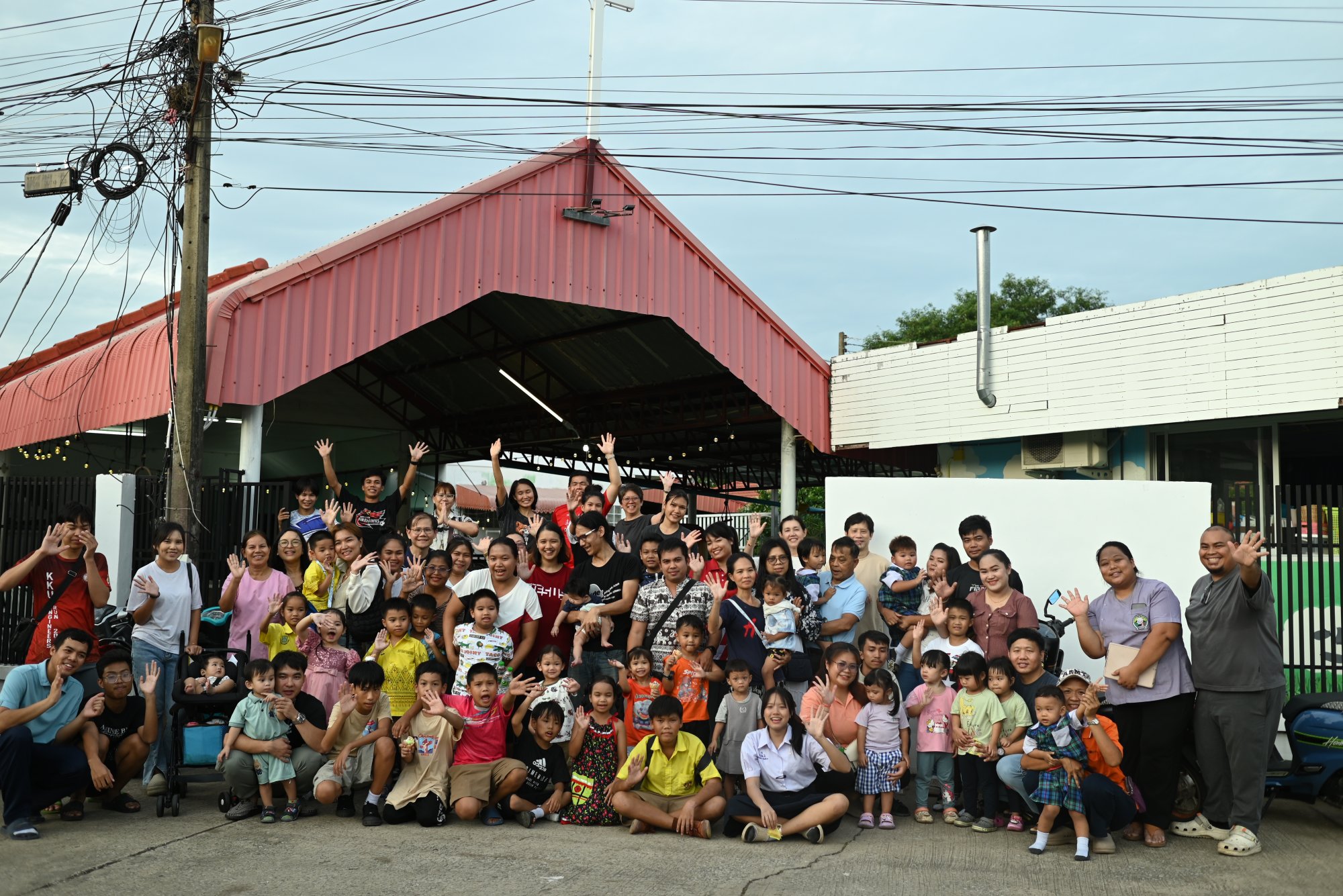 Group photo of students with their parents in 2025
